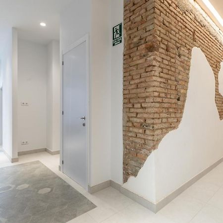Room Close To City Centre บาเลนเซีย ภายนอก รูปภาพ