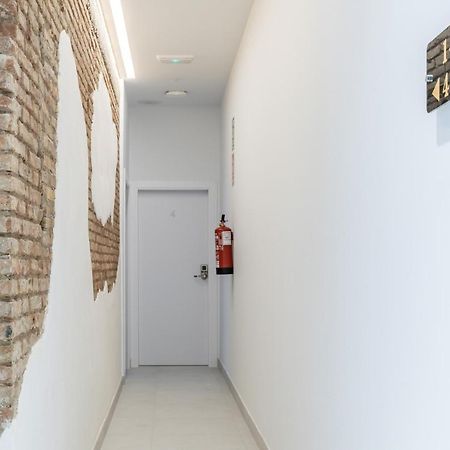 Room Close To City Centre บาเลนเซีย ภายนอก รูปภาพ