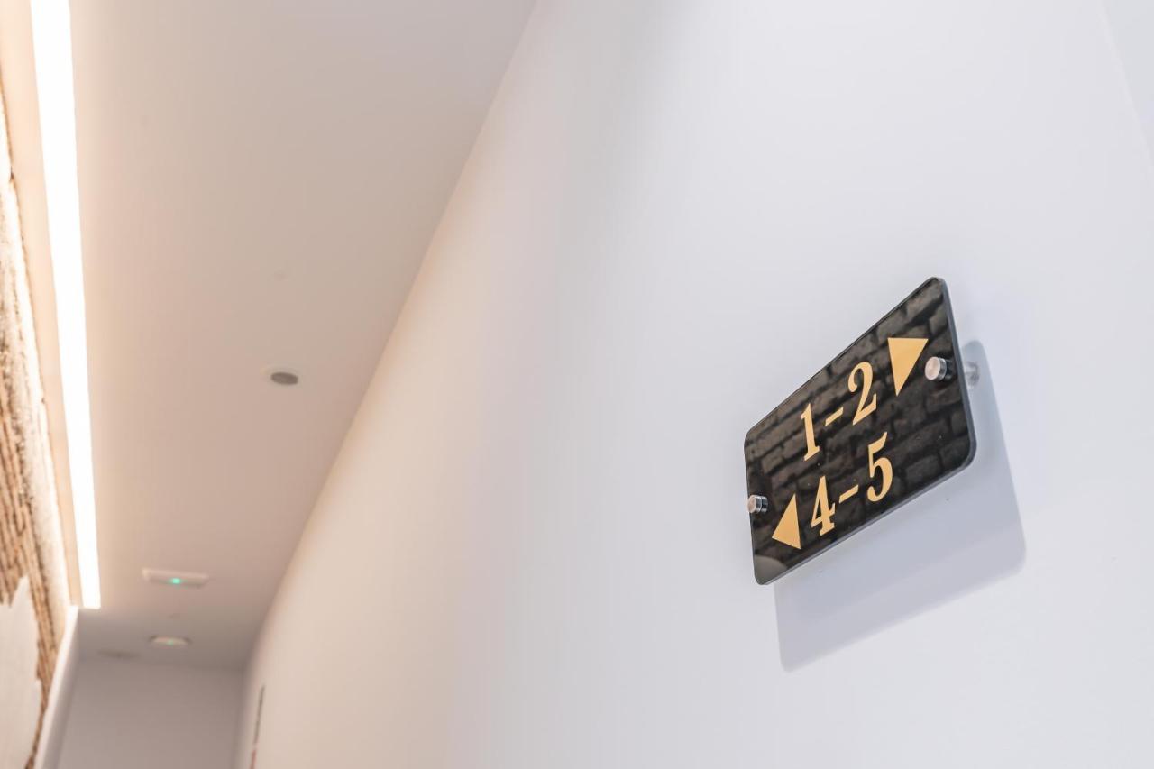 Room Close To City Centre บาเลนเซีย ภายนอก รูปภาพ