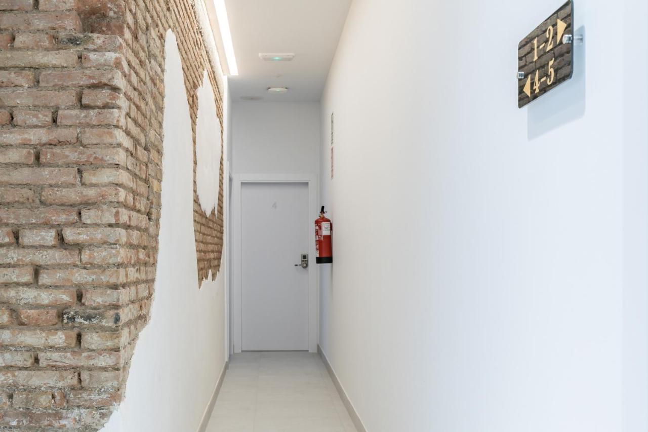 Room Close To City Centre บาเลนเซีย ภายนอก รูปภาพ